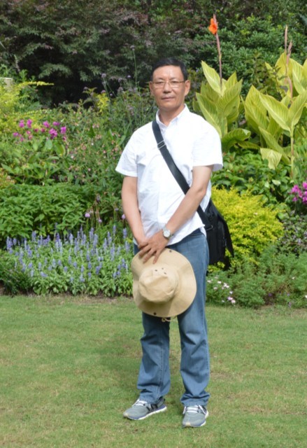 成海钟 - 工作照